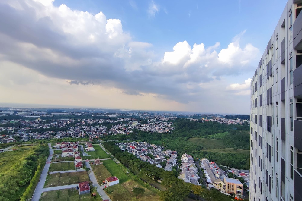 Comfort 1Br At Amartha View Apartment view 4