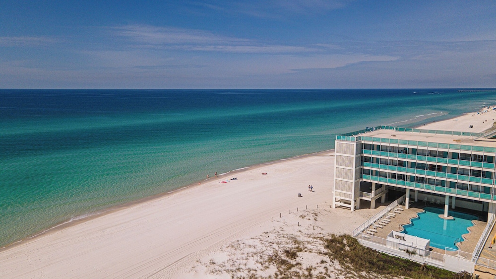 Coral Cove Beachfront Condo for 3 w/ Onsite Pool