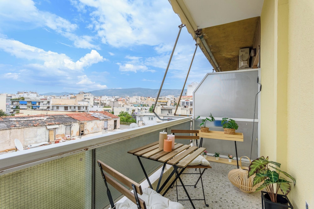 Zeus 2-Bedroom Apt with Acropolis View
