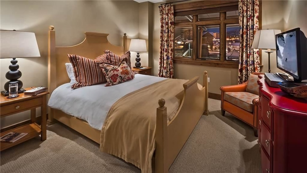 Deer Mountain 204 4 BedroomCondo By Moving Mountains view 5