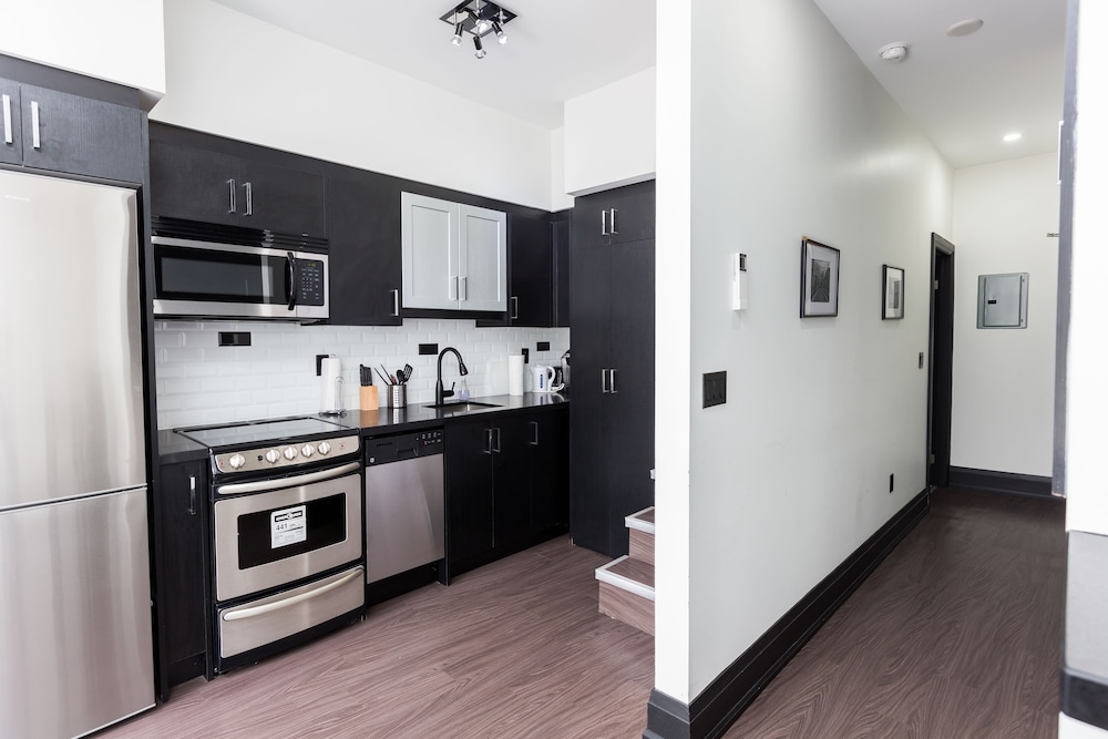 Applewood Suites - West Queen West Lofts - Image 1