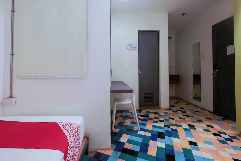Junction Hostel Poblacion Makati Avenue