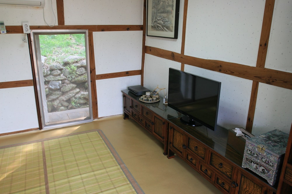 Yi Jin-rae's Historic House
