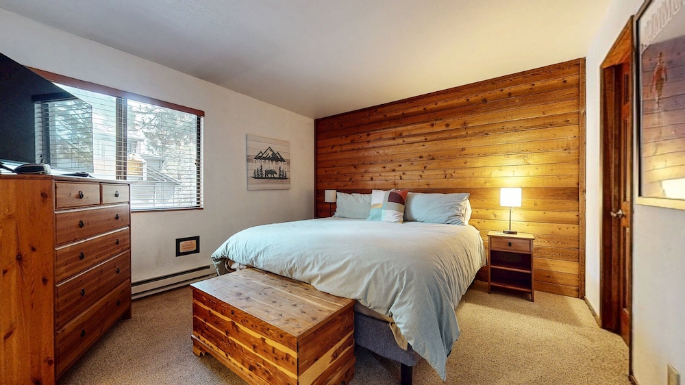 Mammoth Sierra Townhomes #25 3 Bedroom Condo