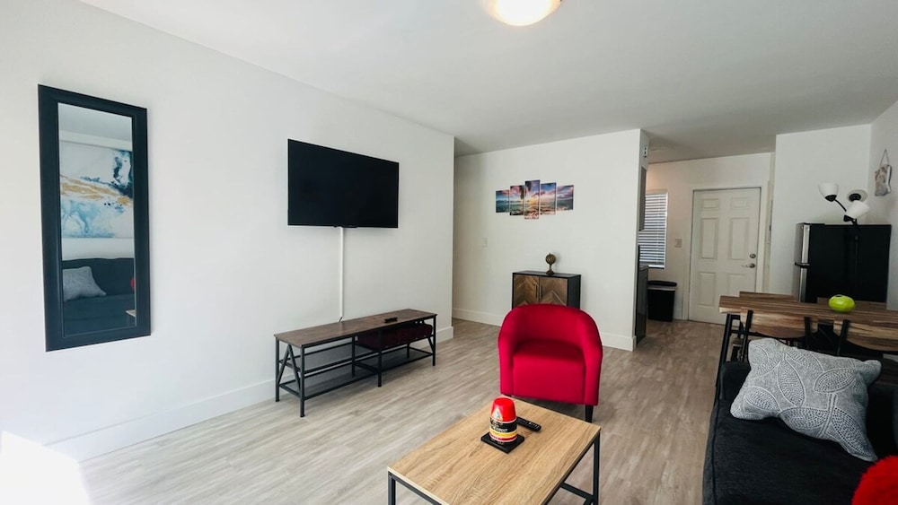 Quiet Miami Oasis Fast Wi-fi Free Parking