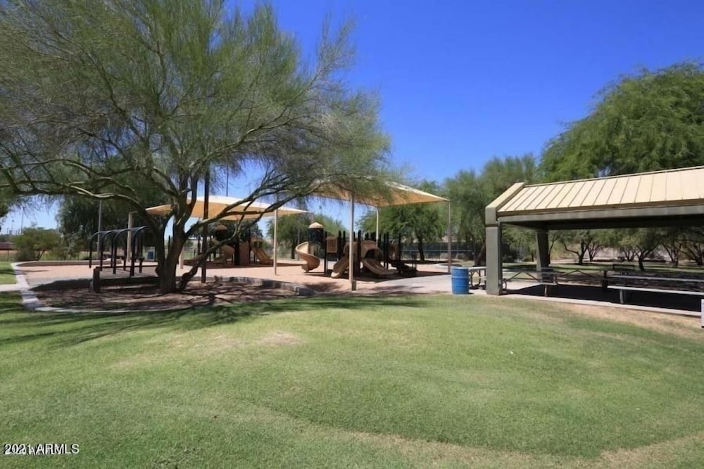 Comfort 3 Bedroom Condo by RedAwning view 5
