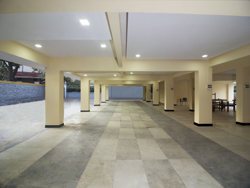 OYO 24621 The Star Hotel view 4