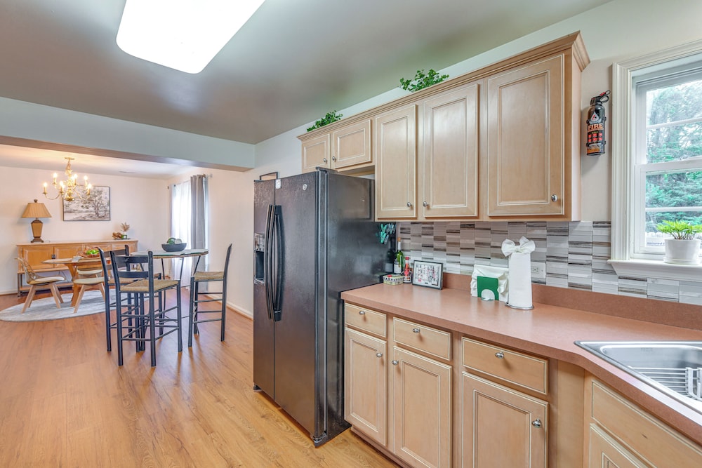 2 Blocks to Potomac River: Gem in Colonial Beach!