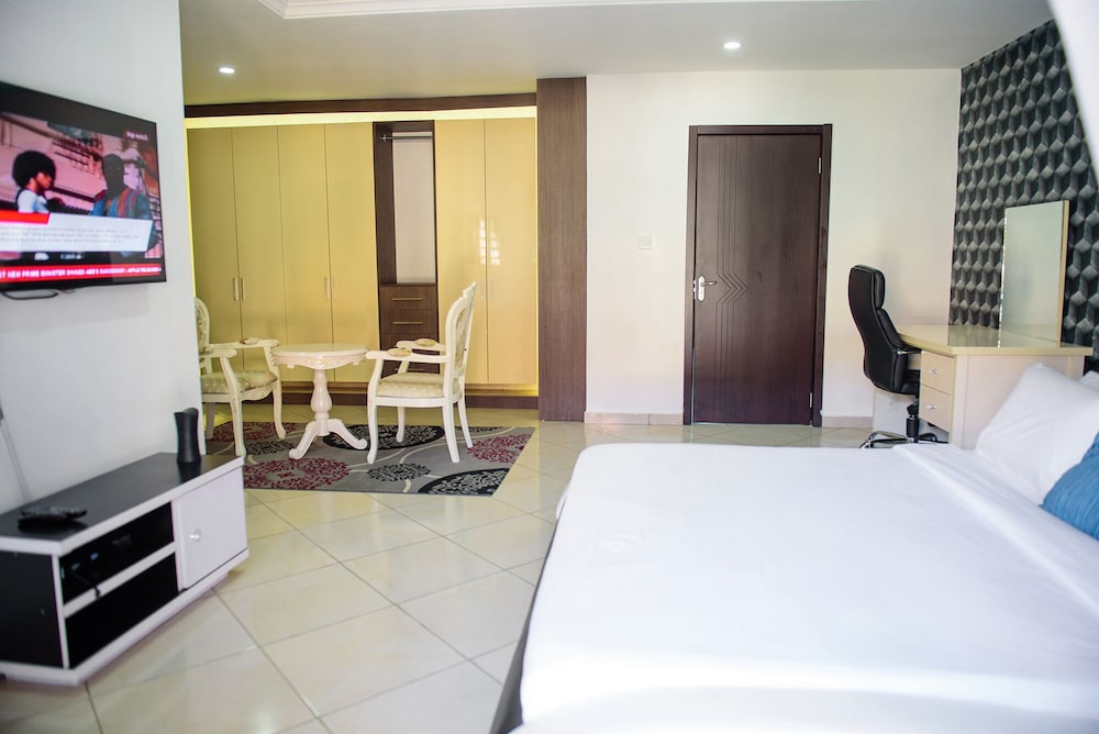 Furnished 4 Beds Semi-det House in Abuja, Nigeria view 5
