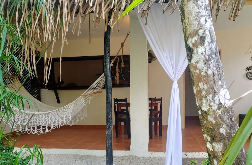 Colibri Surf House & Flats