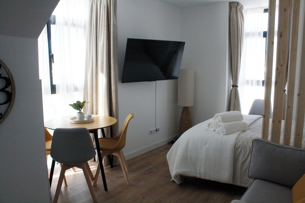 APARTAHOTEL MADRID URBAN SUITES - EDIFICIO EXCLUSIVO - 7 Apartments Boutique Full Equiped