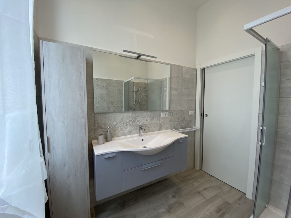 5 bed Places With Parking Space - Ross2s-rif Ross2s