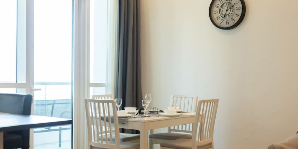 Luxury 1BR in Marina High-rise Living With Views