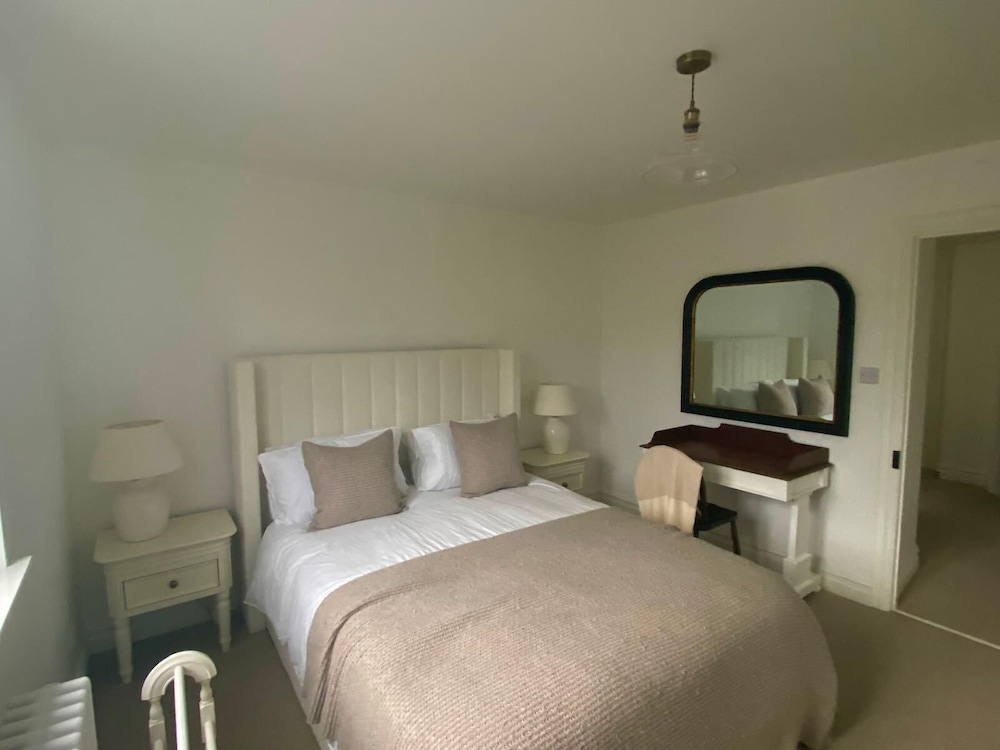 Quaint Cornish Cottage in Idyllic Location view 2
