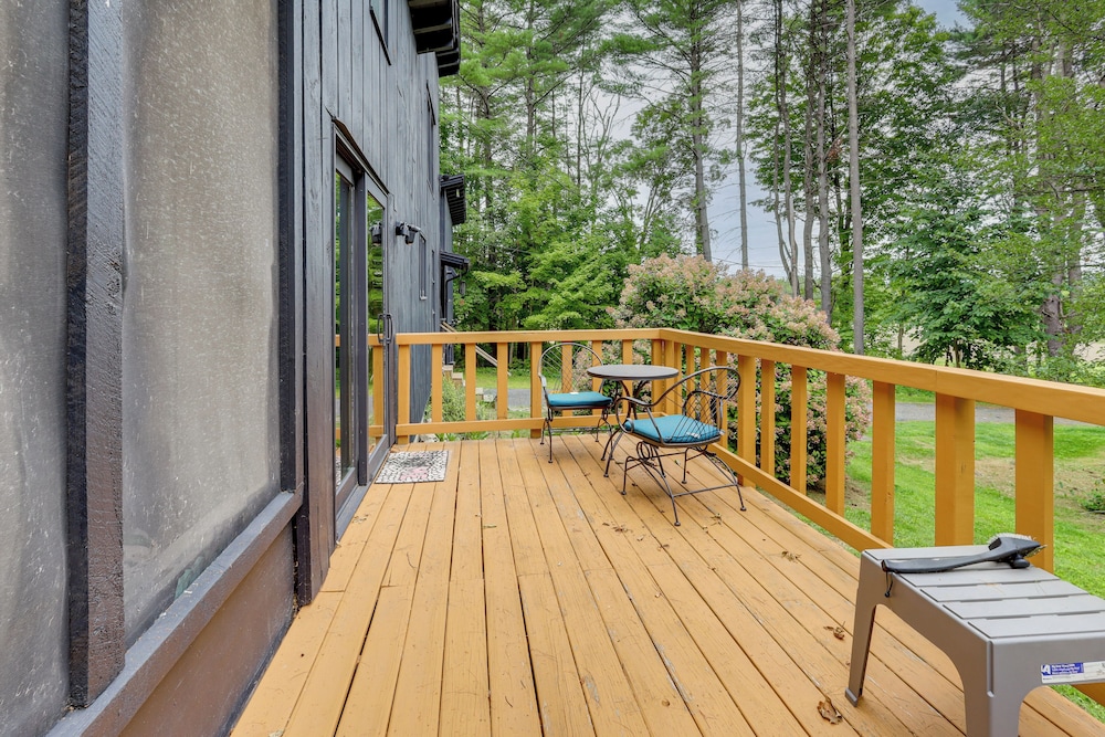 7 Mi to Glens Falls: Peaceful Retreat w/ Game Room