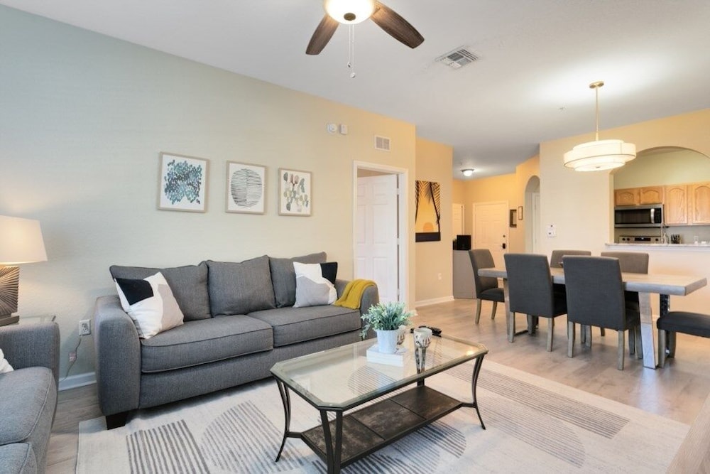 Beautiful 3 Bed Condo In Windsor Hills 3 Bedroom Condo by Redawning - Image 3