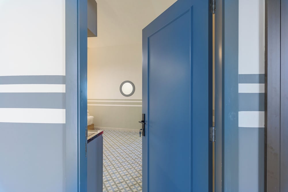 Stairway - Cozy Studios In Mar Mikhael
