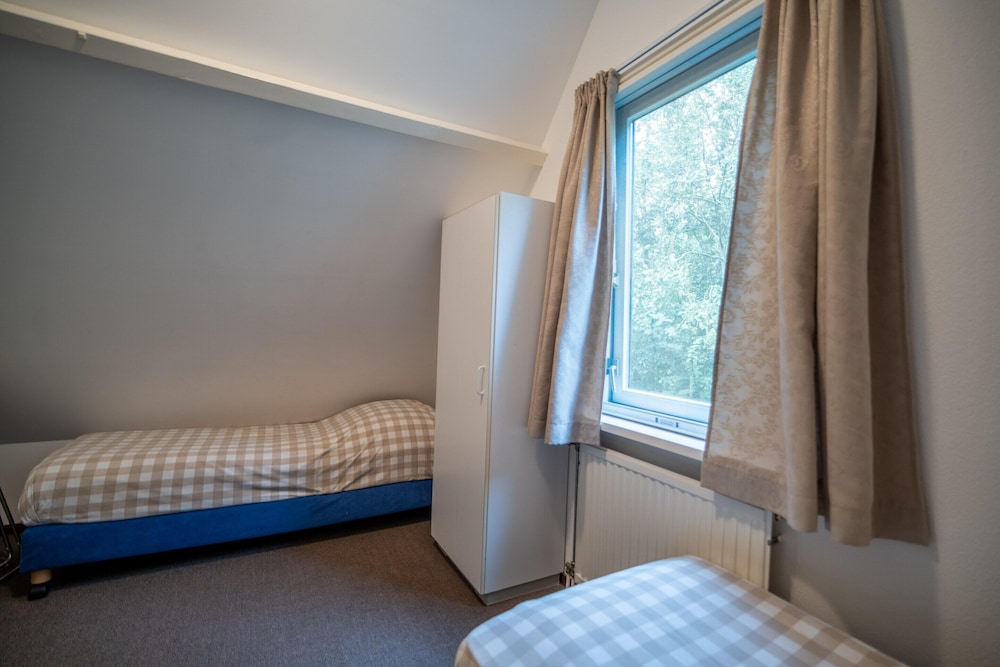 Tastefully and Modernly Furnished 5-person Bungalow