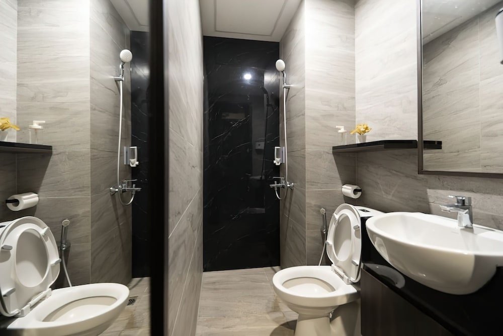 Premium Collins Boulevard Near Airport