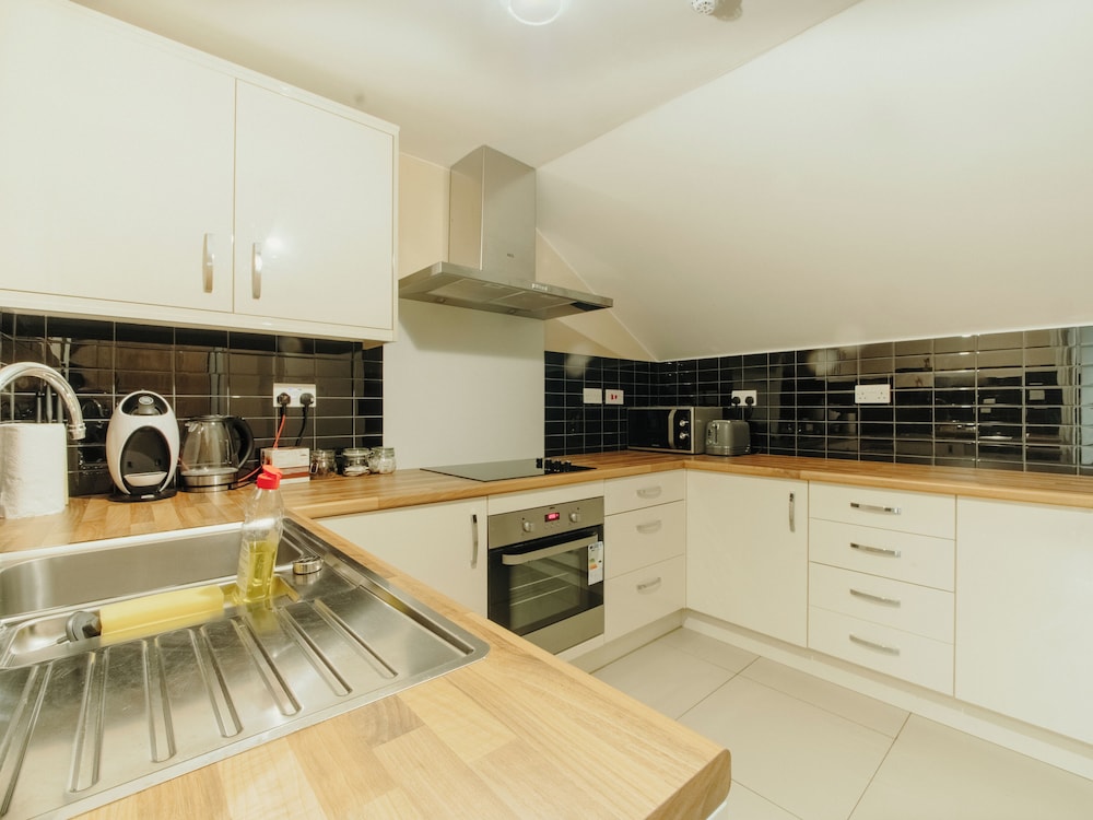 Luxe Living in Sheffield City by Avo Apartment