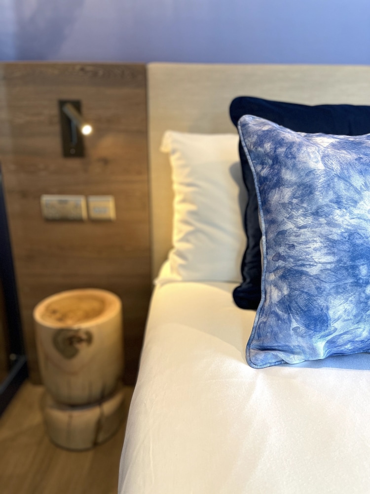 Doncaster Vacations - Hex Wildlife Hotel - Property Image 4