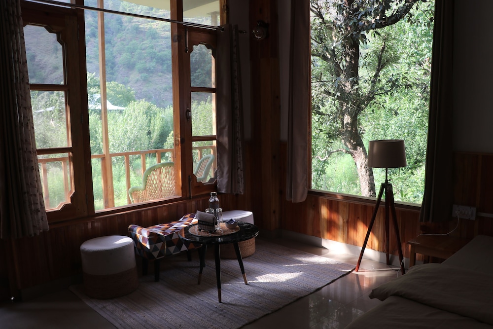 Boho Grove Cafe and Stay