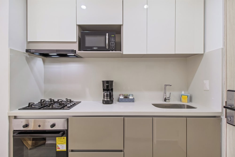 Salguero Suites By HostPro