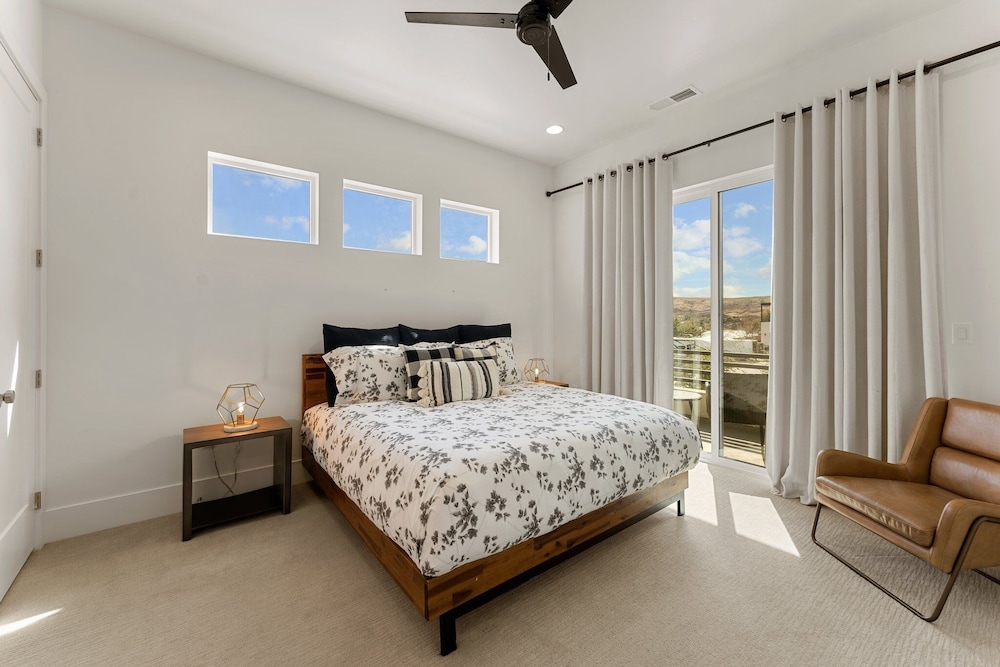 Villa #26 At Bloomington Country Club - Sunset Retreat 4 Bedroom Townhouse
