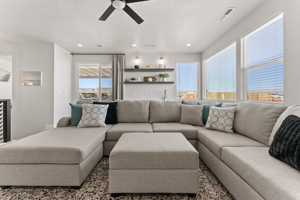 Red Desert Oasis 5 Bedroom Home