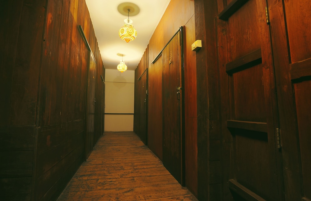 Manon Hostel