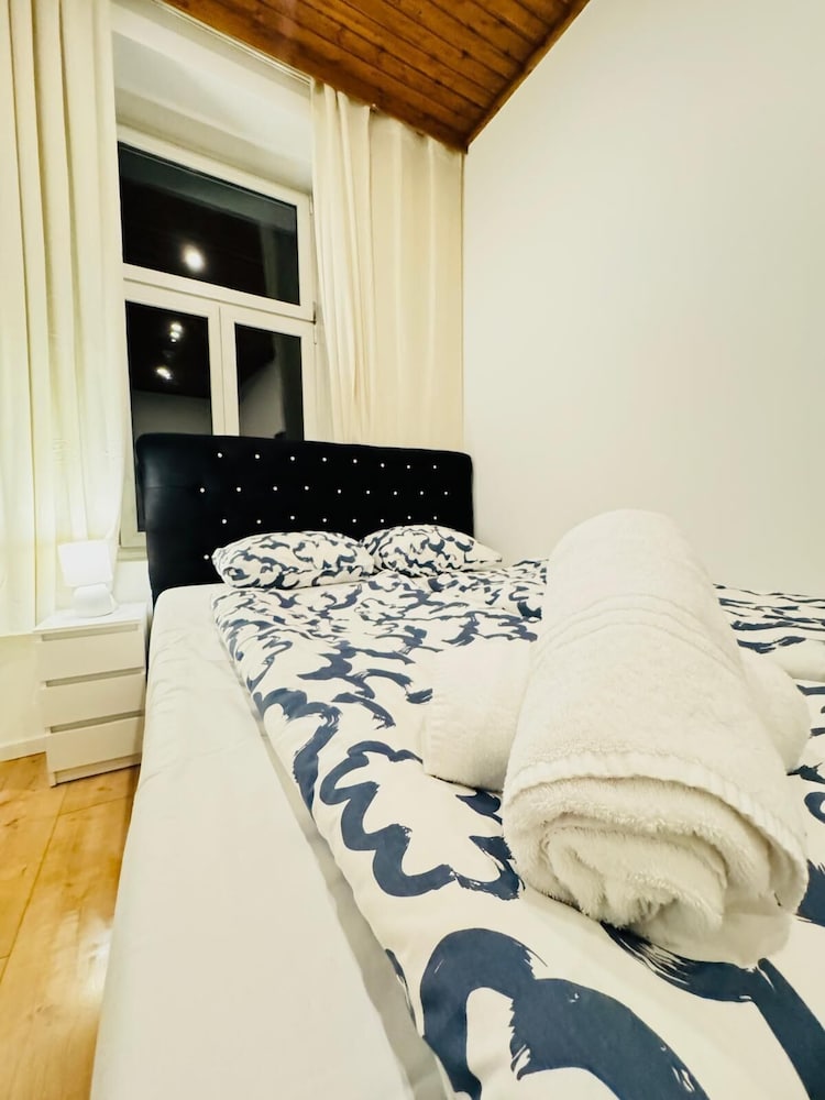 Elegant Five Bedroom Residence Alterlaa