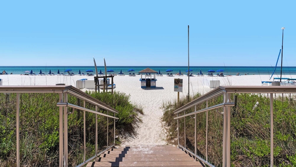 2BR Gulf Front Condo w/ Pool, Gym, Hot Tub + Free Attraction Tickets!