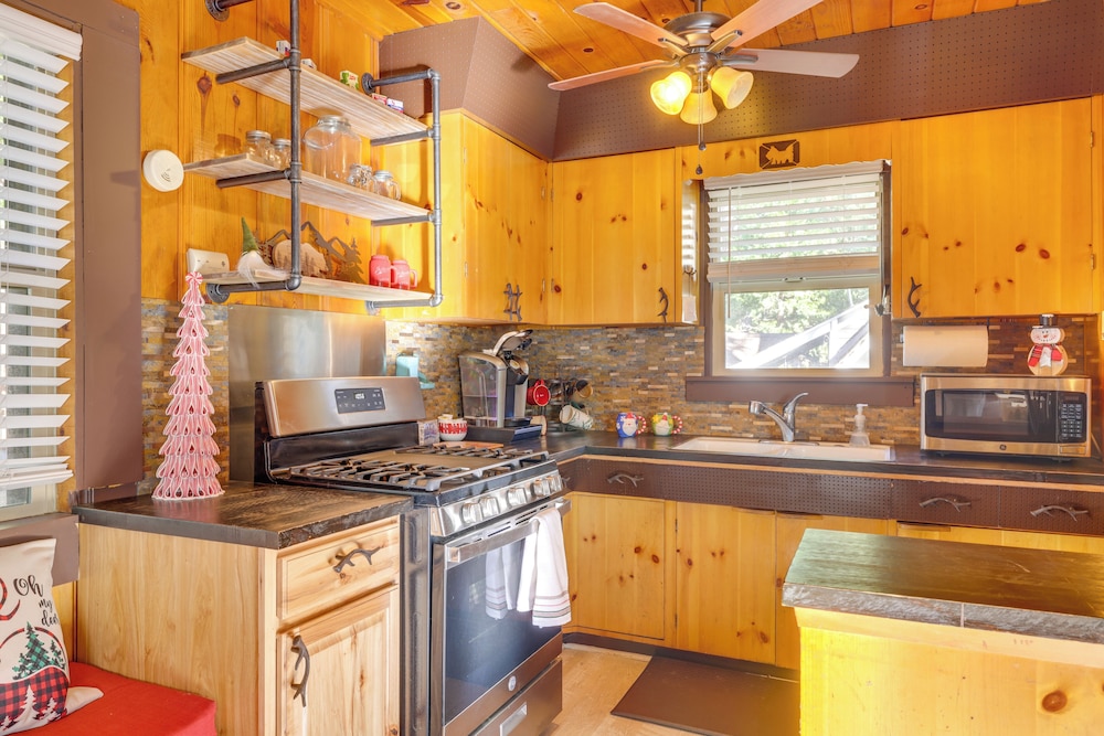 14 Mi to Slopes: Long Barn Cabin w/ Fire Pit!