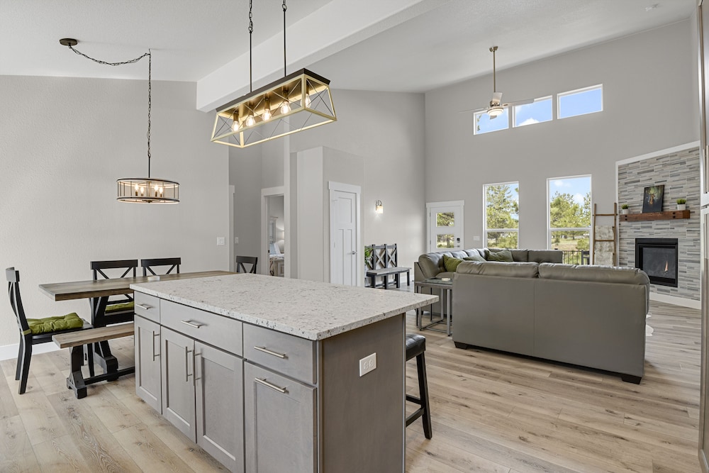 Modern Due Southwest view 4