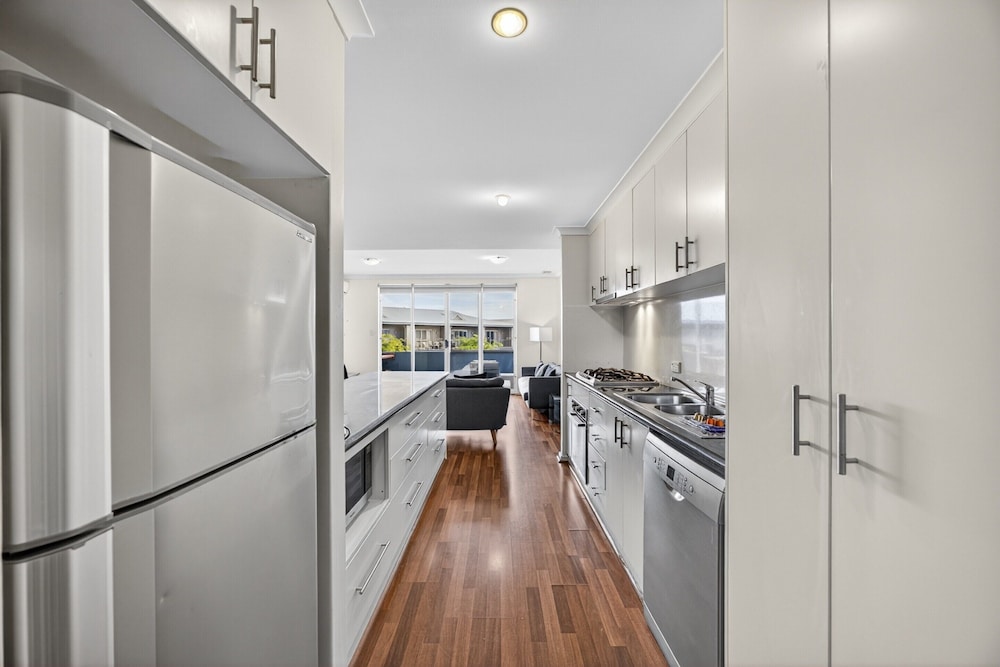 Serene 2-bed Apartment by the Canal