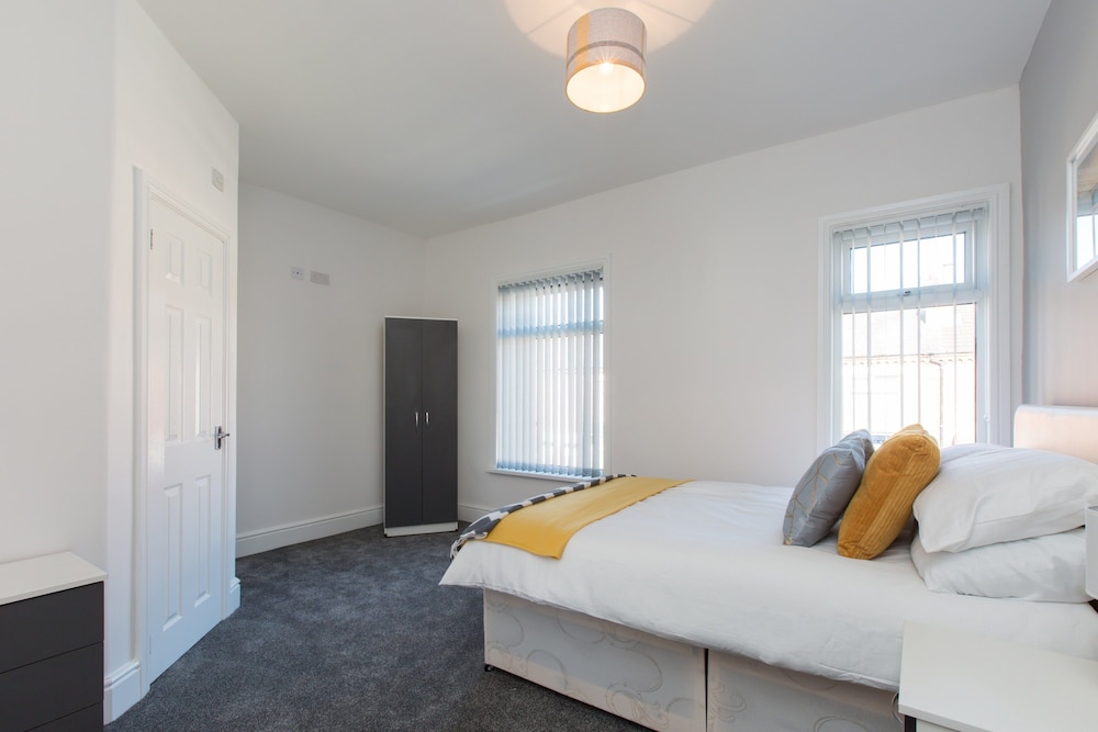 Townhouse @ 58 Brooklyn St - Crewe view 4