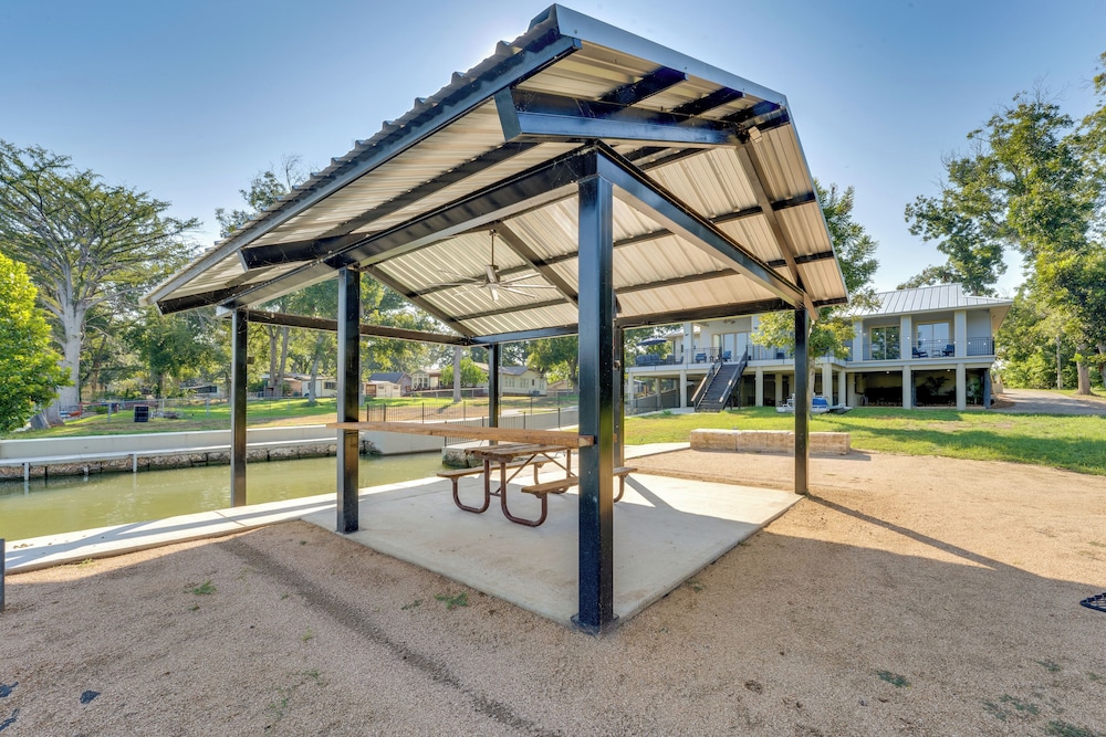 Luxe Waterfront Home w/ Boat Slip in New Braunfels