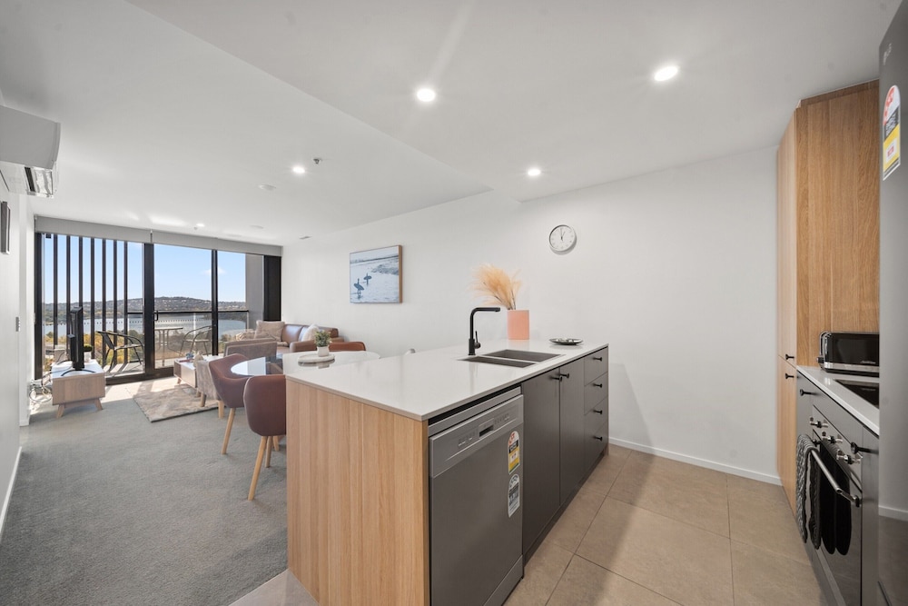 Sleek 2-bed Apartment With Rooftop Garden Access