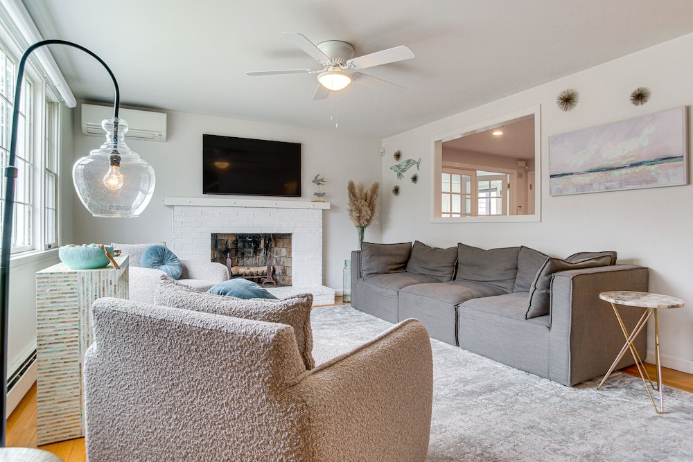 Charming Cape Cod Home ~ 1 Mi to Megansett Beach