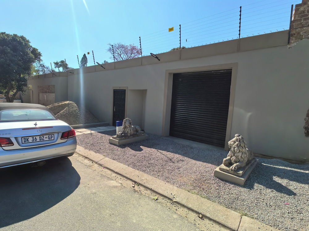 Bryanston Palms Accommodation