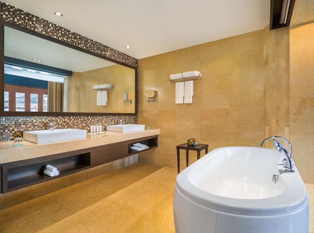 Le Meridien Paro, Riverfront