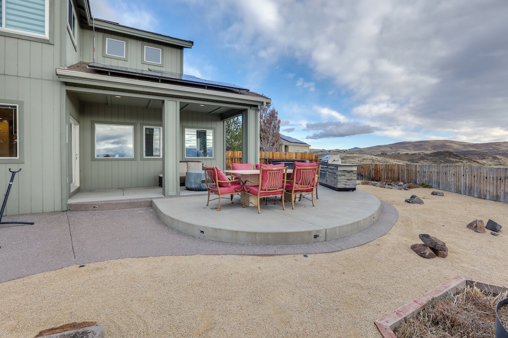 Mtn-view Haven w/ Hot Tub! 28 Mi to Mt Rose Ski