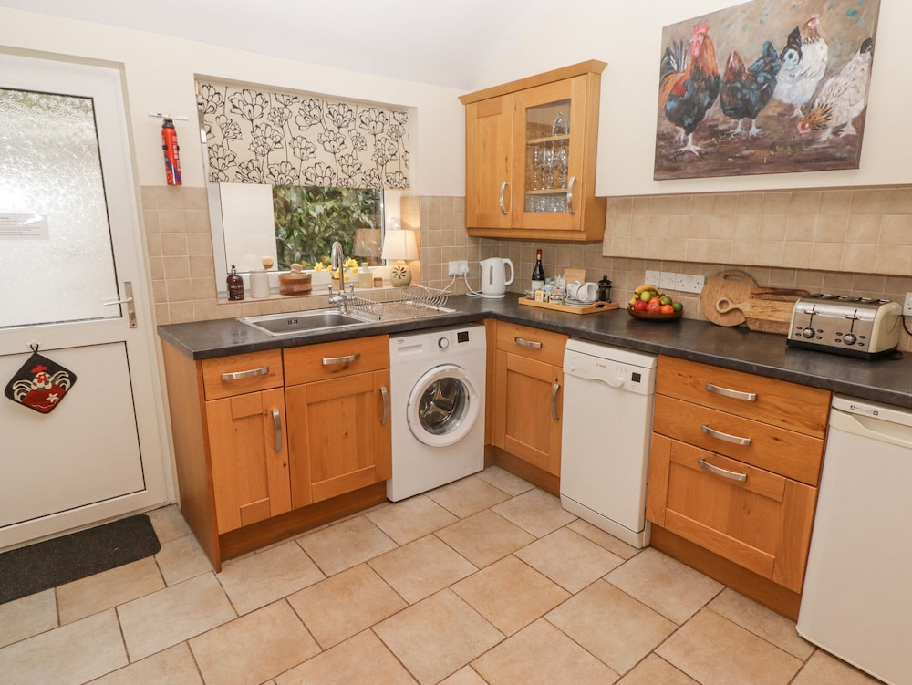 1 Cheriton Row