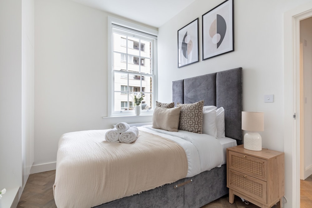 Modern 1BR Downtown Stay