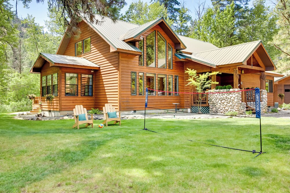 Luxury Cabin on Naches River, Near Mount Rainier!
