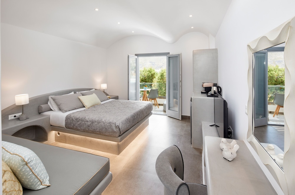 Amara Suites Santorini