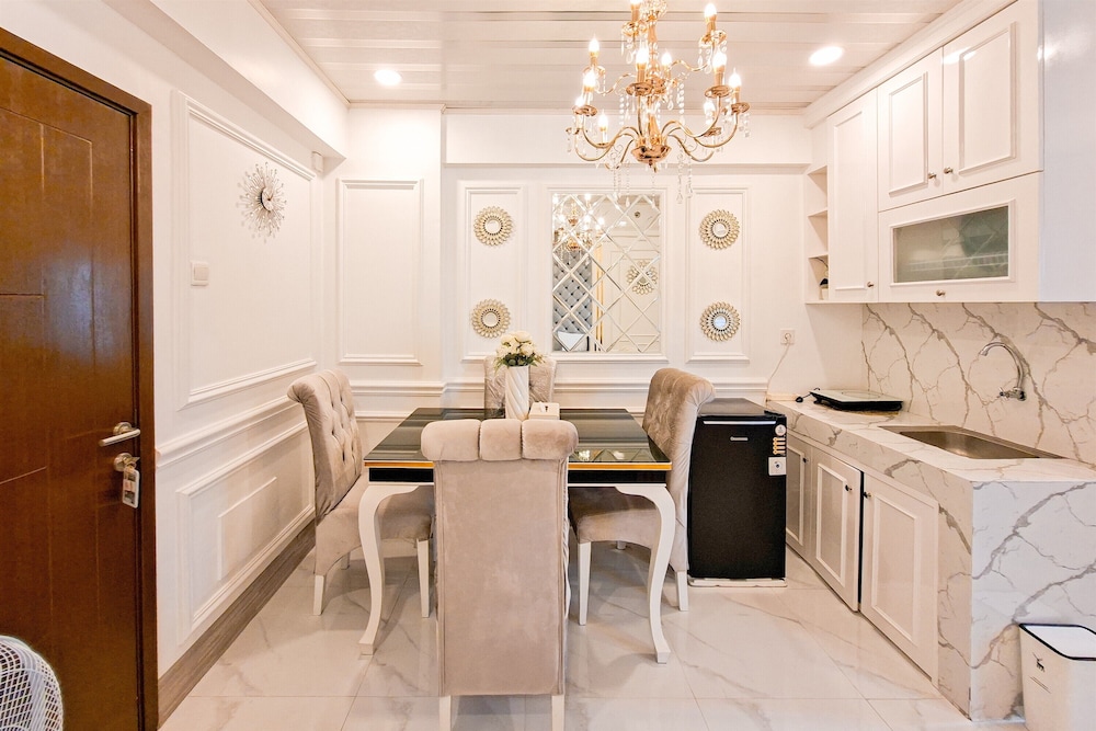 Classic Studio At Loftvilles City Apartment