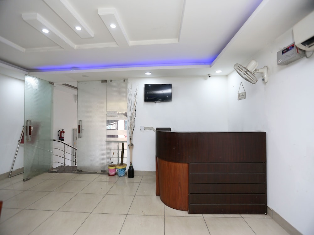 Lobby & Reception