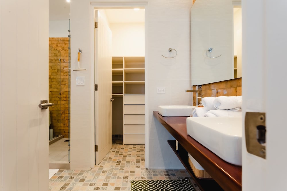 w Awesome 1BR w Balcony in Panama