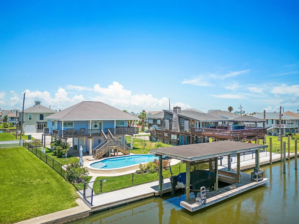 Purple Pelican Paradise by Ryson Vacation Rentals